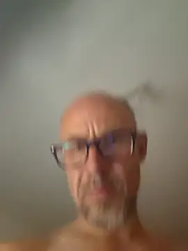 Snapshot of raphaelue chatting on June 2026 10:03:02 PM raphaelue online show from June 2026 10:03:02 PM