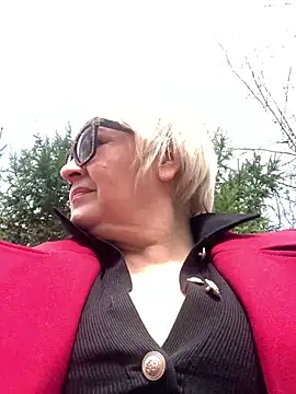 Laura Miillf online show from April 2026 09:04:01 AM