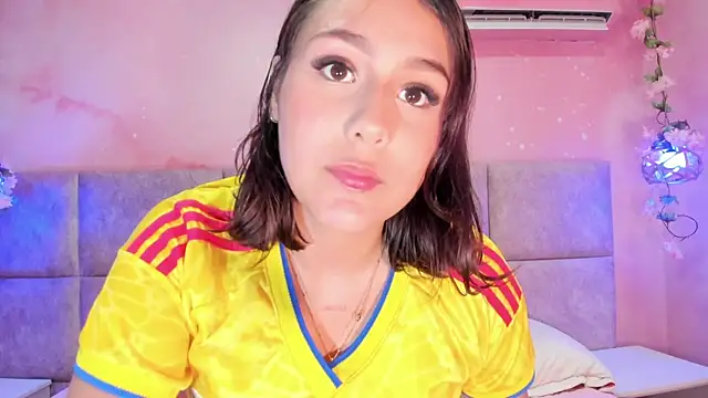 AmelieCooper online show from June 2026 07:28:01 PM