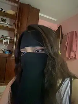 Loora8 online show from May 2026 05:52:01 PM