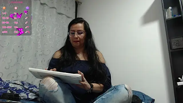 Snapshot of HelenNovoa chatting on June 2026 03:20:02 AM HelenNovoa online show from June 2026 03:20:02 AM