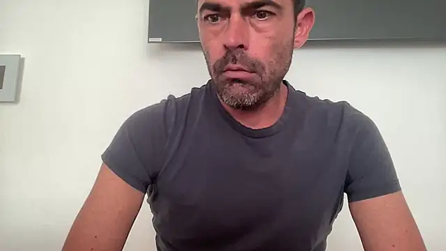 Riccardo86xx online show from April 2026 07:39:01 AM