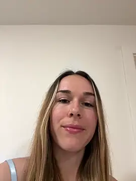 Naomi-Smile online show from April 2026 07:52:01 PM