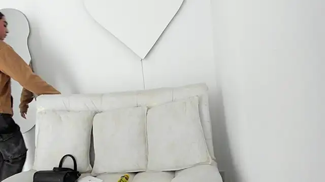 LiaCampbell  online show from July 2026 08:00:01 PM