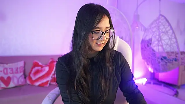 Snapshot of VioletJoness_ chatting on June 2026 11:44:01 AM VioletJoness online show from June 2026 11:44:01 AM