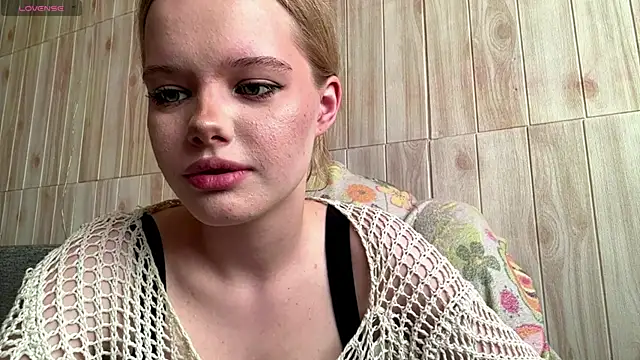 Snapshot of Malinwitch chatting on June 2026 02:10:02 PM Malinwitch online show from June 2026 02:10:02 PM