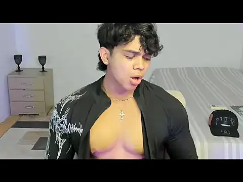Snapshot of noahprada chatting on May 2026 05:14:01 AM noahprada online show from May 2026 05:14:01 AM
