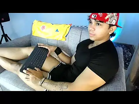 Snapshot of noahprada chatting on June 2026 03:43:01 PM noahprada online show from June 2026 03:43:01 PM