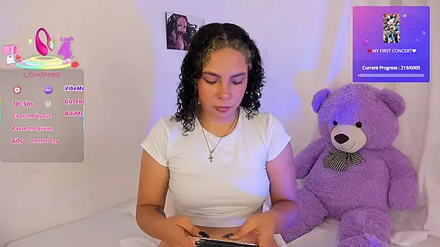 Snapshot of Violetta_cam_ chatting on May 2026 02:28:01 AM Violetta cam online show from May 2026 02:28:01 AM