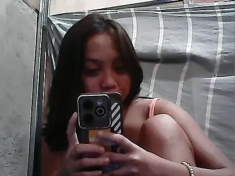Snapshot of Yours_AsianPinayGirl18 chatting on July 2026 11:44:01 PM Yours AsianPinayGirl18 online show from July 2026 11:44:01 PM