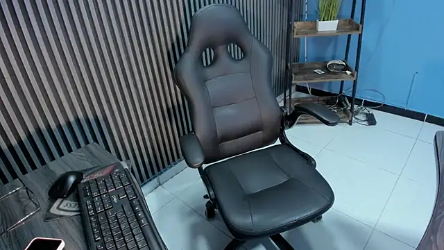 Snapshot of Roxanna_moore chatting on June 2026 09:50:01 PM Roxanna moore online show from June 2026 09:50:01 PM