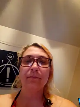 Thatonebinch online show from May 2026 11:32:01 PM