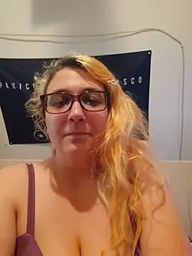 Thatonebinch online show from May 2026 07:43:02 PM