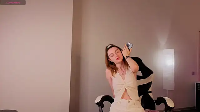 Snapshot of Valenora1 chatting on July 2026 11:25:01 AM Valenora1 online show from July 2026 11:25:01 AM