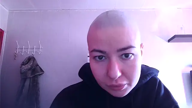 Julia Bright online show from May 2026 01:05:01 PM