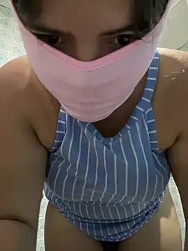 Emma bom online show from May 2026 07:42:02 PM