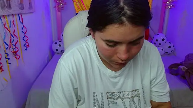 Laurha  online show from June 2026 07:58:02 PM