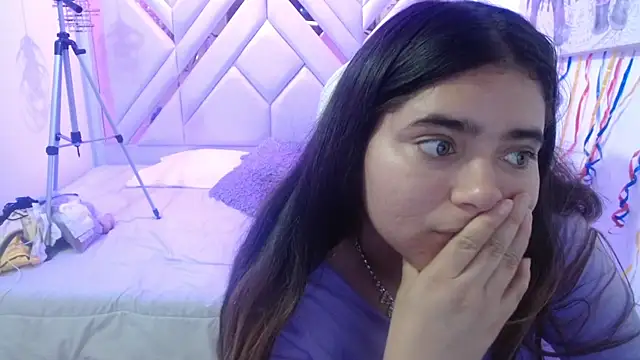 Laurha  online show from July 2026 07:29:02 PM