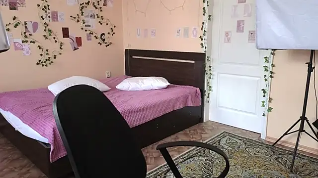 Melania Cook online show from June 2026 01:59:01 PM