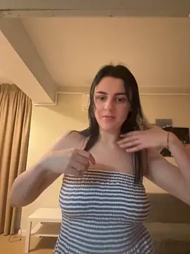 Snapshot of ema-emanuela chatting on June 2026 09:25:02 PM ema-emanuela online show from June 2026 09:25:02 PM