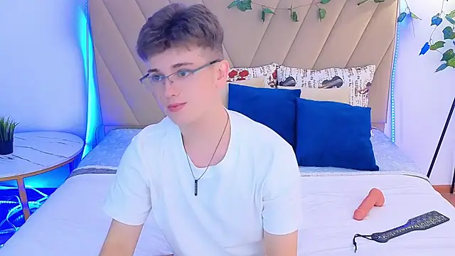Miless Cooper online show from June 2026 04:15:02 AM