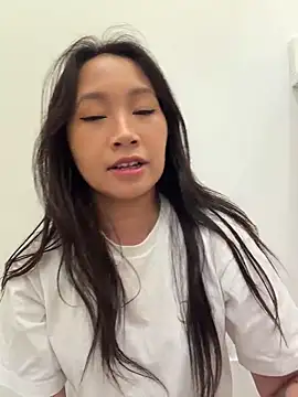 petiteTai online show from May 2026 03:25:01 AM