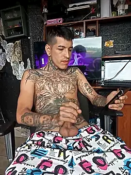 Snapshot of demoni0802 chatting on May 2026 04:04:02 PM demoni0802 online show from May 2026 04:04:02 PM