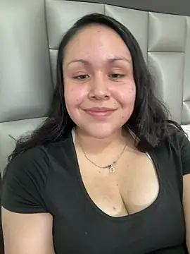 KeniaLuna online show from July 2026 07:39:01 PM