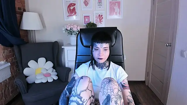 Snapshot of Bloood__Mary chatting on August 2026 08:33:02 PM Bloood Mary online show from August 2026 08:33:02 PM