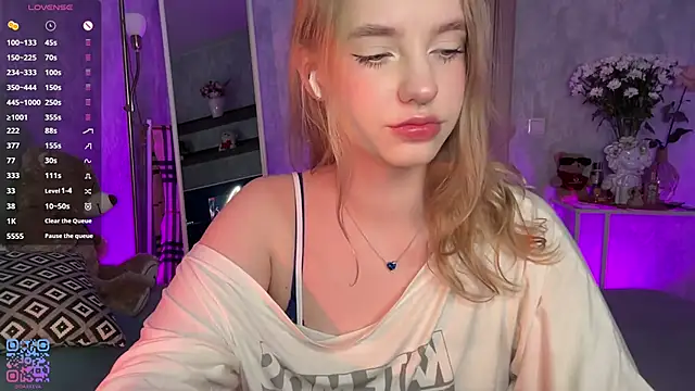 Snapshot of Eve_Dark_Side chatting on June 2026 06:27:01 AM Eve Dark Side online show from June 2026 06:27:01 AM