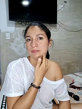Snapshot of Rosa1079 chatting on June 2026 03:32:02 AM Rosa1079 online show from June 2026 03:32:02 AM