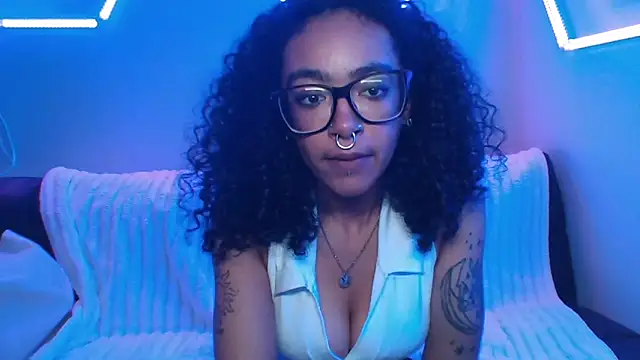 Snapshot of MommieMia chatting on May 2026 03:03:02 AM MommieMia online show from May 2026 03:03:02 AM