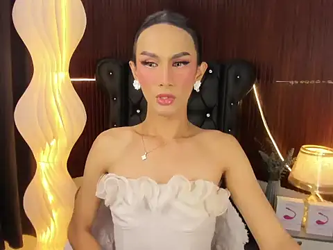 Estella Hilton online show from June 2026 09:29:01 AM