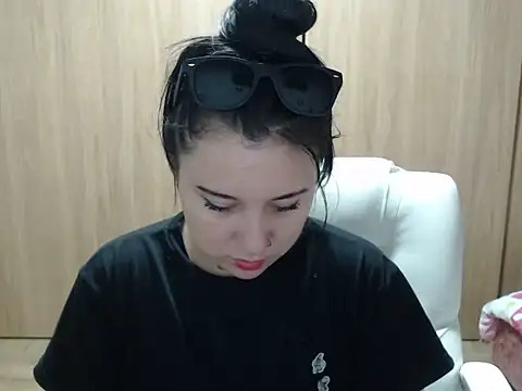 Snapshot of Haileey_ross chatting on June 2026 01:32:02 AM Haileey ross online show from June 2026 01:32:02 AM