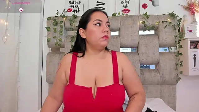 Snapshot of EmmyBellamy chatting on June 2026 12:37:01 PM EmmyBellamy online show from June 2026 12:37:01 PM