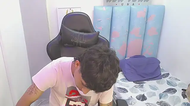 Snapshot of liam_play chatting on June 2026 09:48:02 PM liam play online show from June 2026 09:48:02 PM