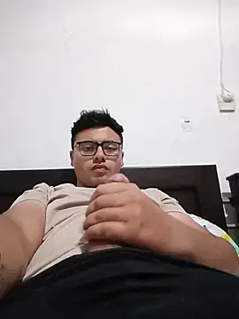 Alejasb online show from May 2026 08:17:01 PM