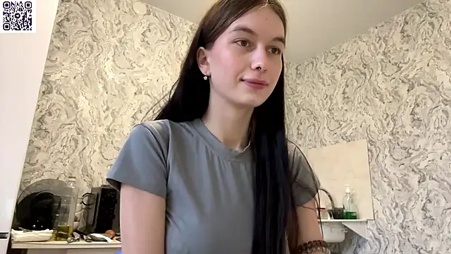 HinaDesire online show from May 2026 04:01:02 PM