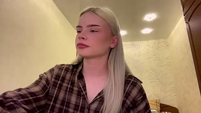 ShainaJoens online show from May 2026 05:51:02 PM