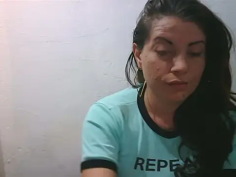 Snapshot of Brun3tt3n chatting on February 2025 07:49:01 PM Brun3tt3n online show from February 2025 07:49:01 PM