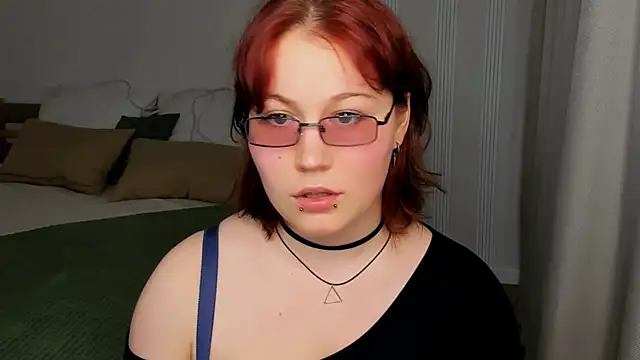 MiaLacrice online show from May 2026 12:04:02 PM