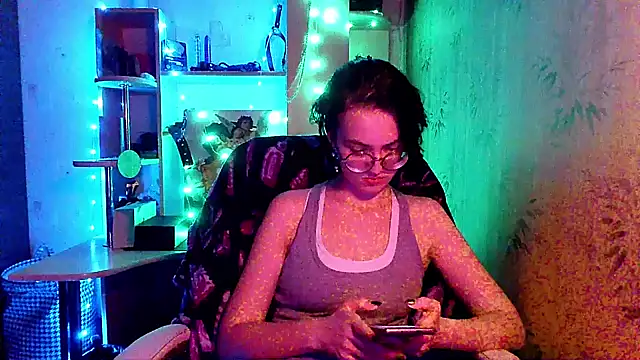 Snapshot of Alessa_Kiss chatting on May 2026 12:56:02 PM Alessa Kiss online show from May 2026 12:56:02 PM