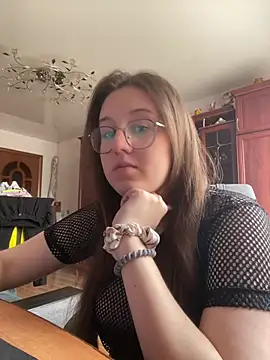 viksiss online show from May 2026 05:36:02 AM