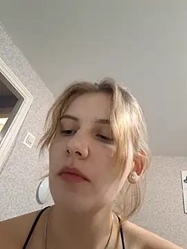 Snapshot of mooniekiss chatting on May 2026 04:58:02 PM mooniekiss online show from May 2026 04:58:02 PM
