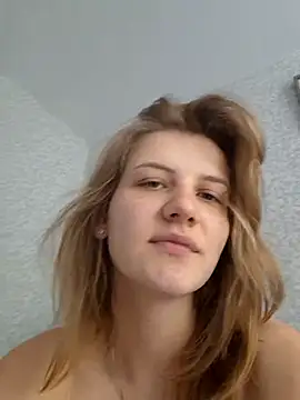 Snapshot of mooniekiss chatting on May 2026 08:44:02 AM mooniekiss online show from May 2026 08:44:02 AM