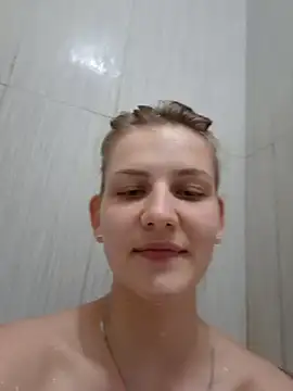 Snapshot of mooniekiss chatting on May 2026 08:50:02 PM mooniekiss online show from May 2026 08:50:02 PM