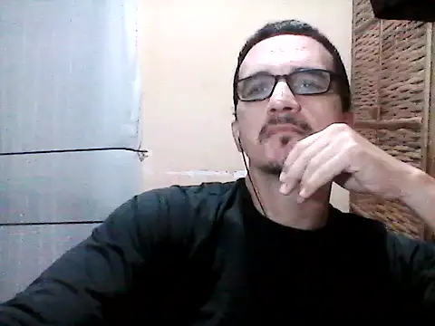 Snapshot of DouglasBr22 chatting on May 2026 03:33:02 AM DouglasBr22 online show from May 2026 03:33:02 AM