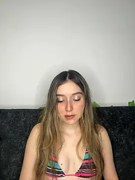 Sarisloves online show from July 2026 11:22:01 PM