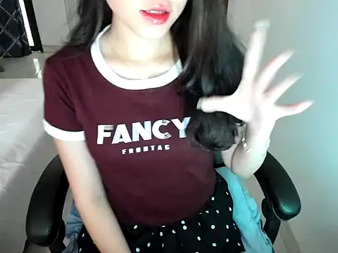 Linh smile  online show from June 2026 08:26:01 AM
