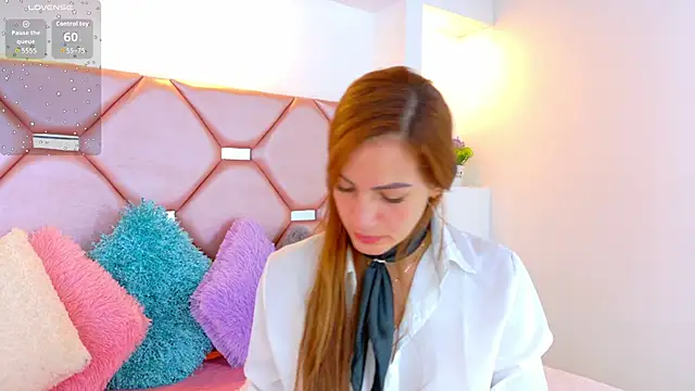 Juliia cruz  online show from June 2026 11:38:02 AM